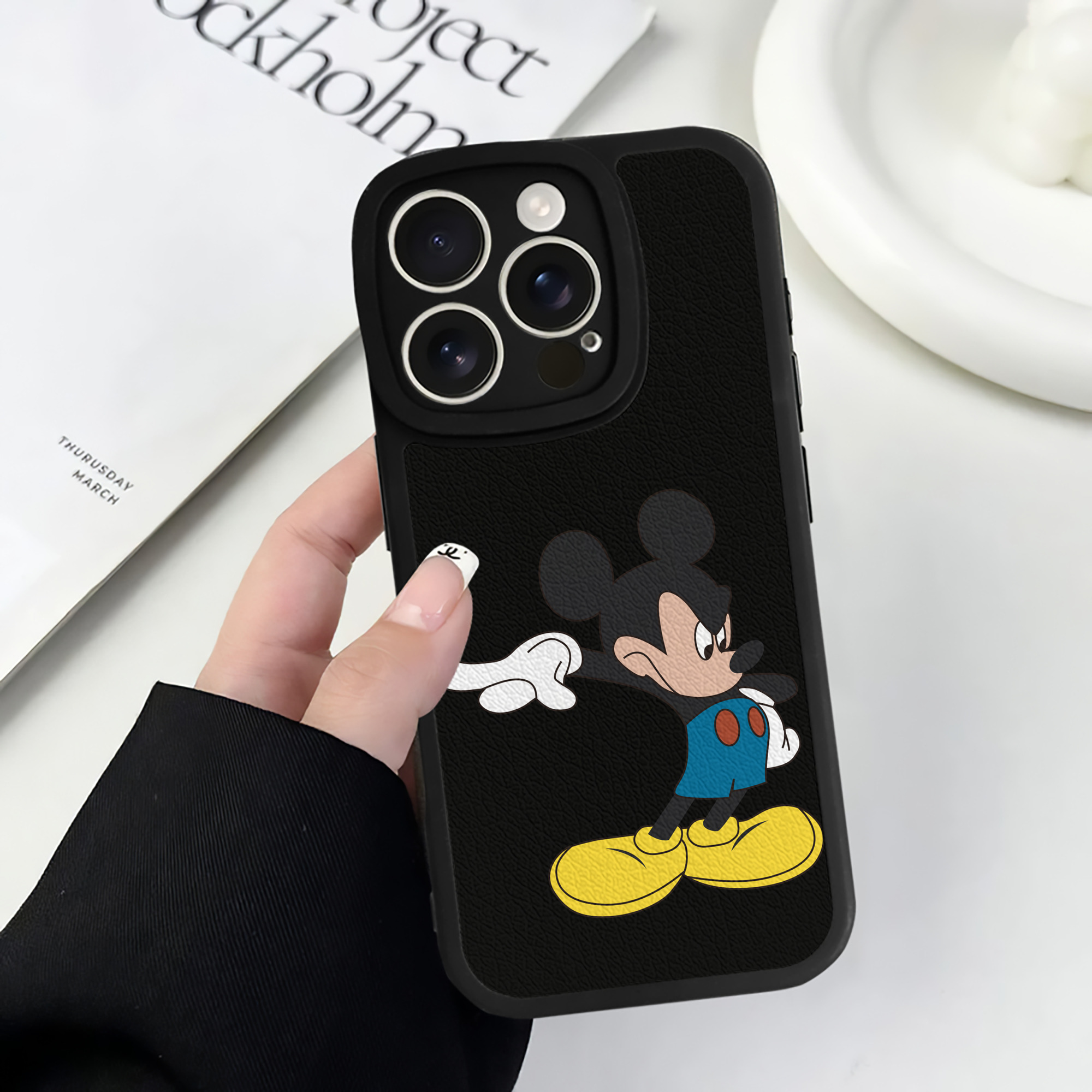 （画像用） ミッキーマウス Mickey Mouse 【iPhone 16シリーズ対応】シリコンスマホケース（レザー調） 材質：シリコン